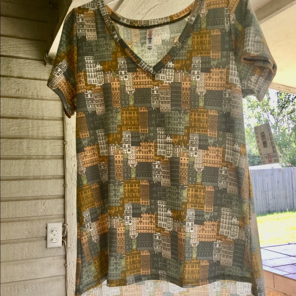 LulaRoe small Christy tee NEW